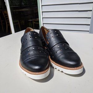 *NWT* BLACK LEATHER LOAFER - 9M